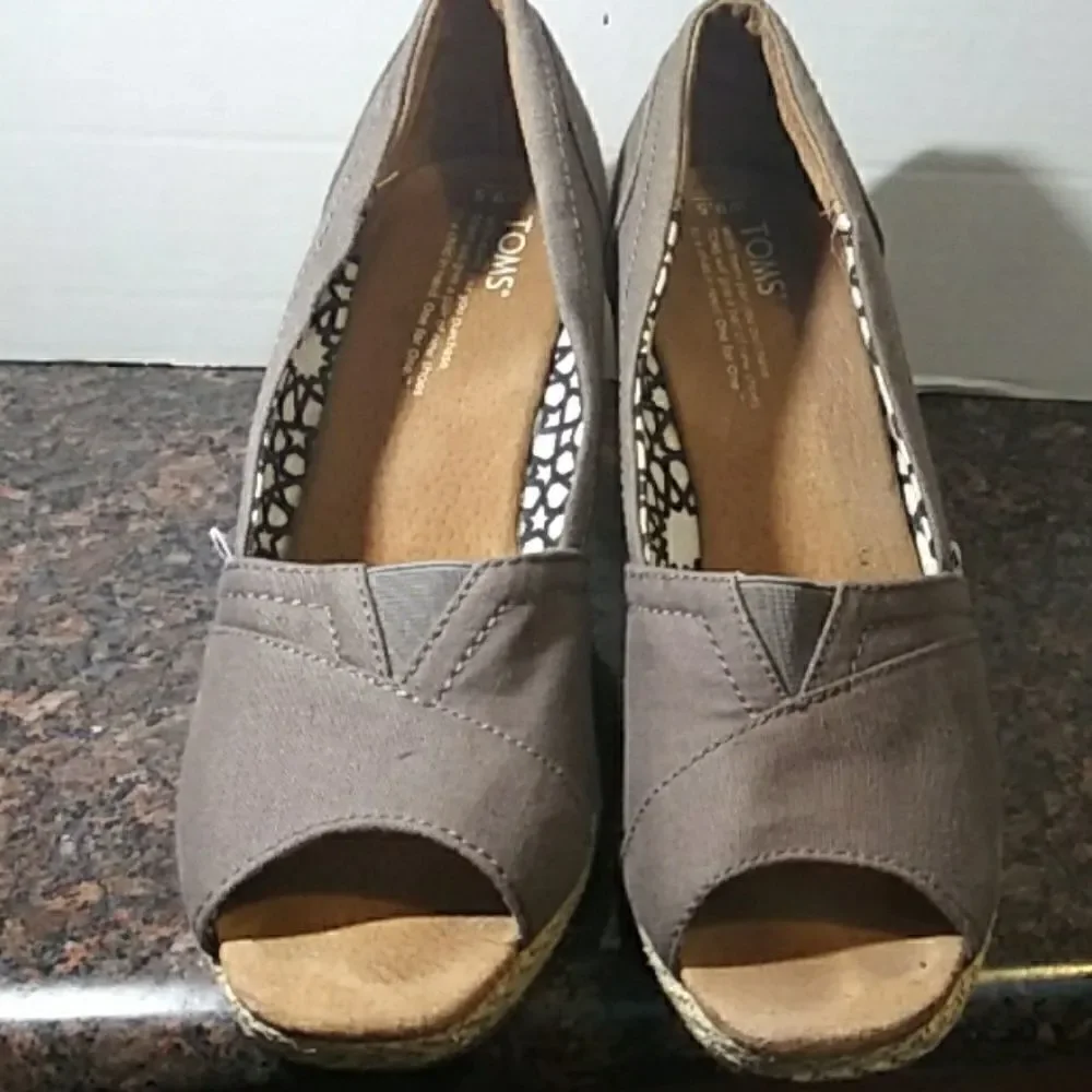 Toms Peep Toe Wedges...Size 9.5....Excellent condition.